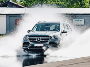 Škola smyku a bezpečné jízdy ve vlastním voze