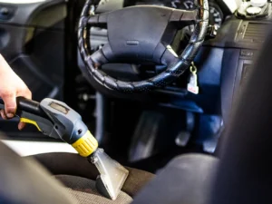 Čištění interiéru auta, tepování i renovace laku