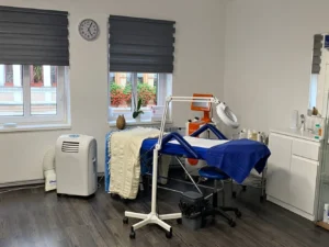 Úprava a barvení obočí či thajská masáž nohou