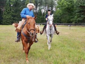 Vyjížďky na koni pro 1–4 osoby: 45–270 min. v sedle