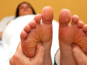 60 minut tlaková masáže chodidel a lýtek