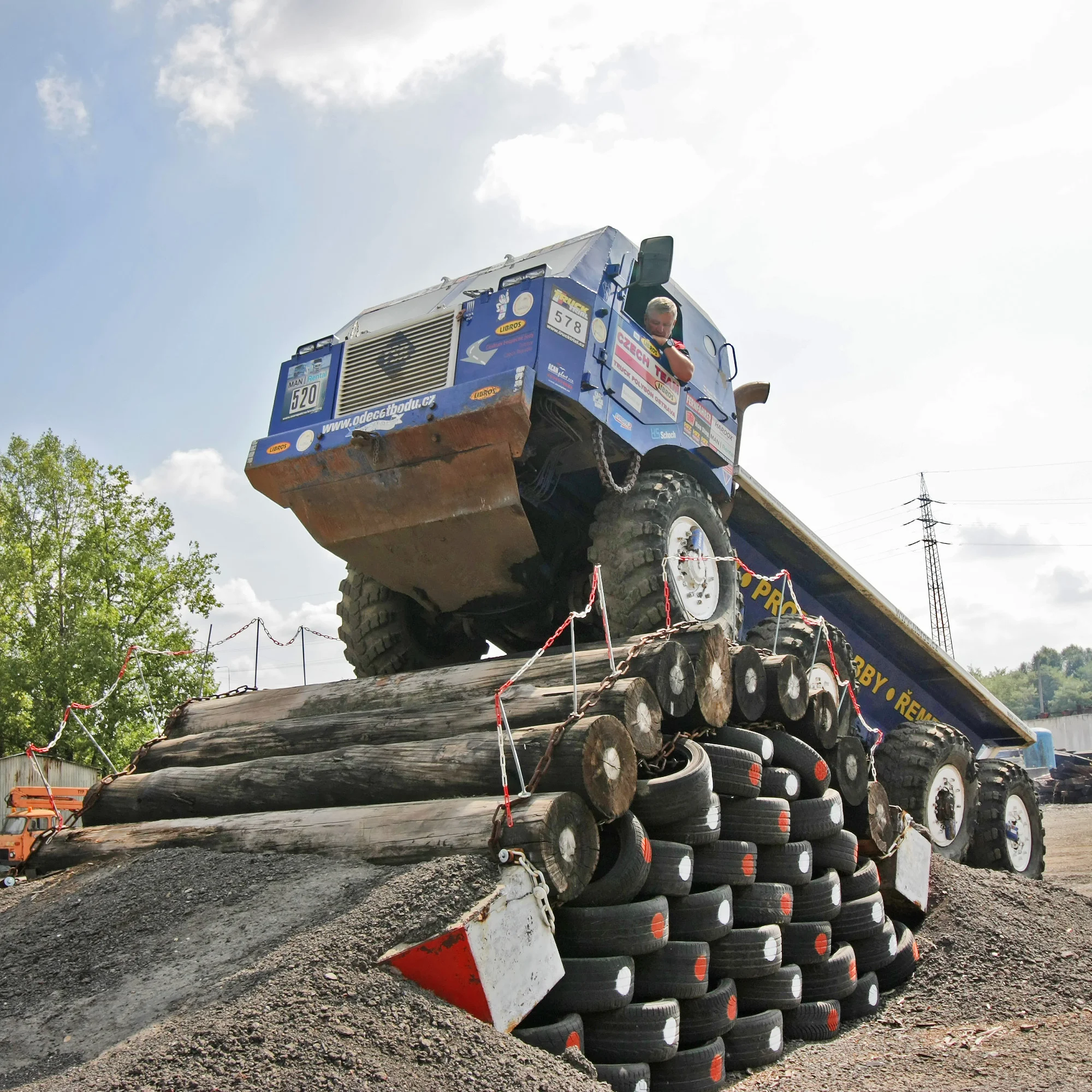 15–60 minut drtivé jízdy v kabině giganta Tatra - Obrázek 2
