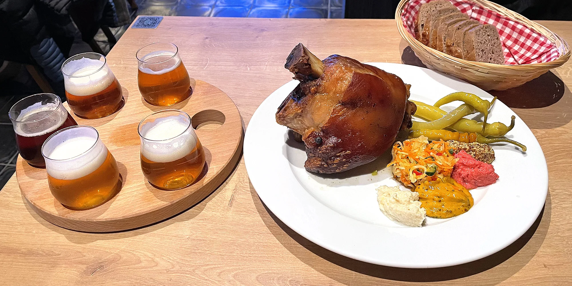 Vepřové koleno, degustace piv i prohlídka pivovaru