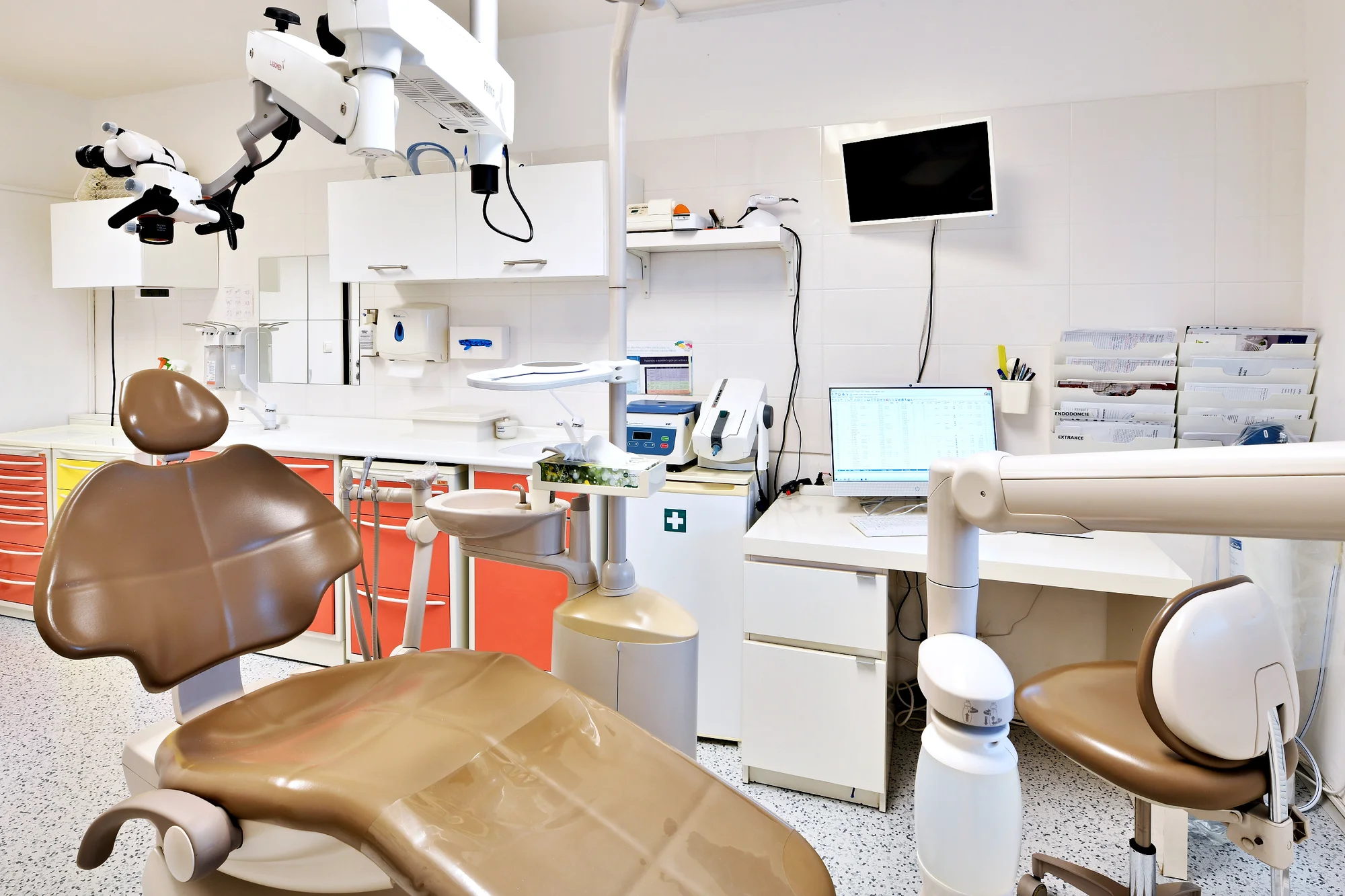 Zářivý úsměv: ordinační bělení zubů - Obrázek 3