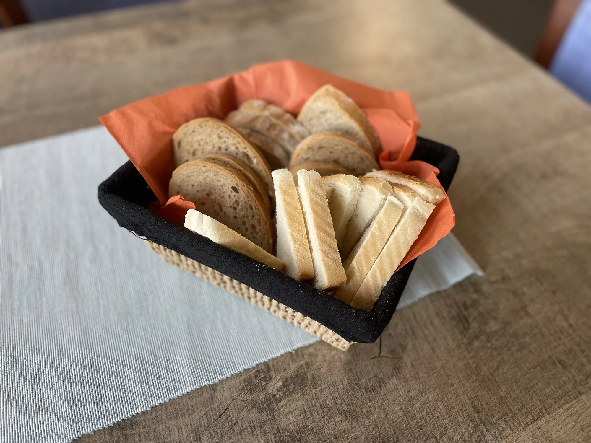 Masové prkno se steaky, žebry i kuřecími paličkami - Obrázek 7