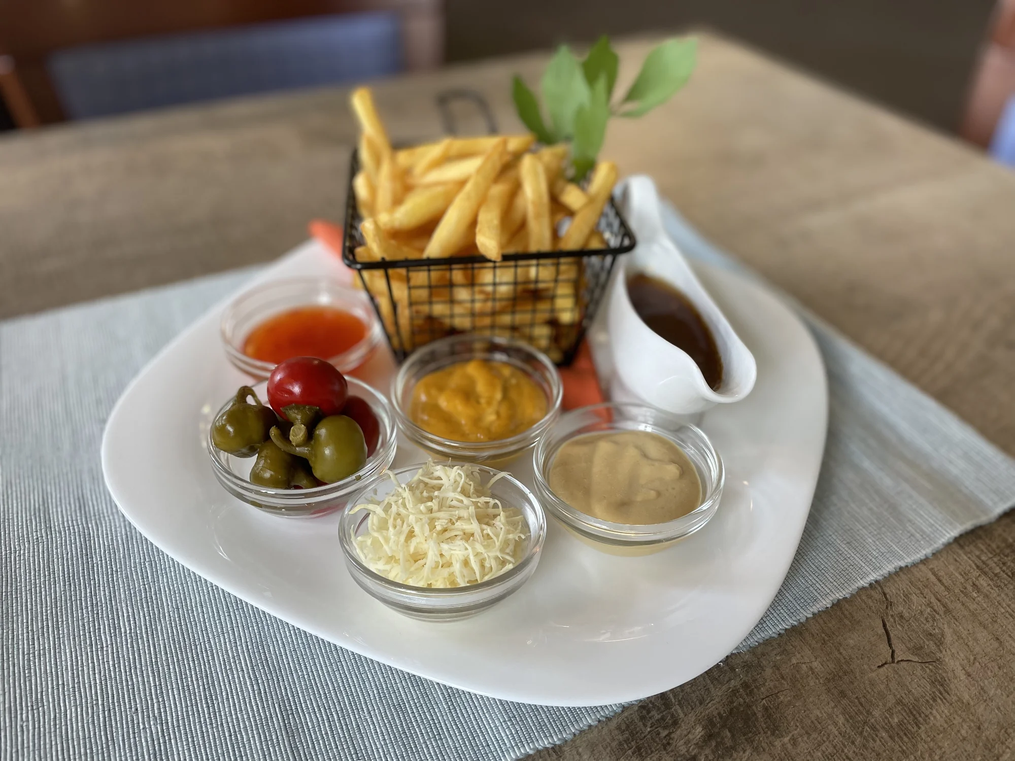 Masové prkno se steaky, žebry i kuřecími paličkami - Obrázek 6