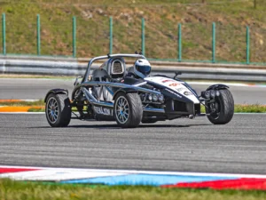Bláznivá jízda v Ariel atom nebo Formuli F4