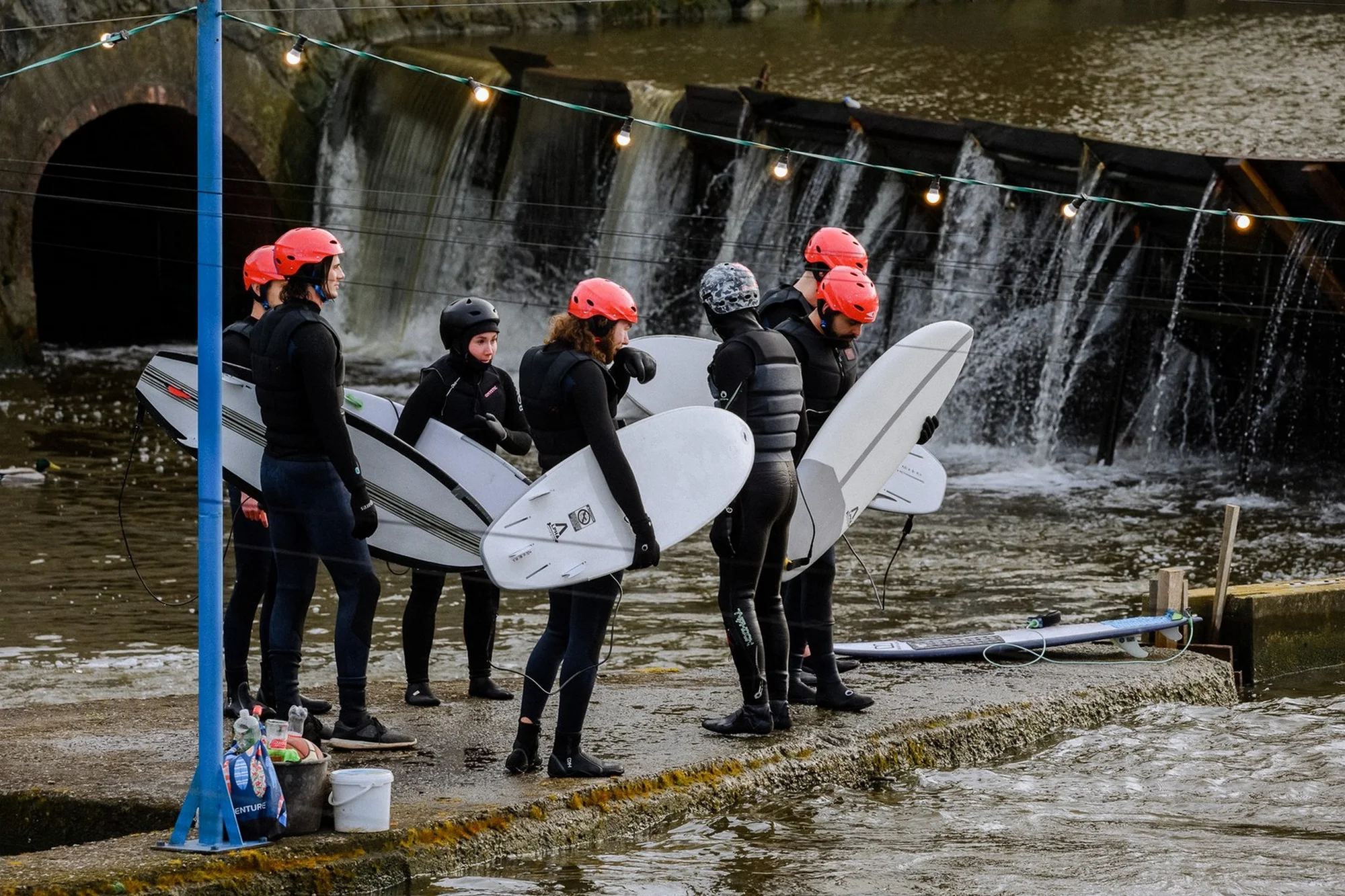 Surfing na Vltavě: 2hod. skupinová lekce vč. vybavení - Obrázek 7