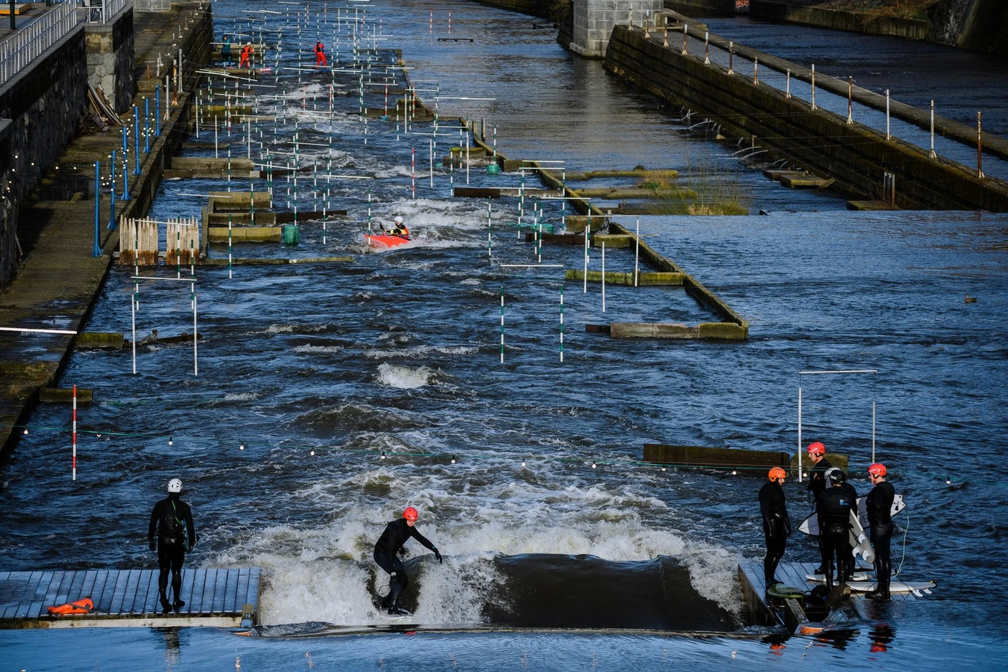Surfing na Vltavě: 2hod. skupinová lekce vč. vybavení - Obrázek 9