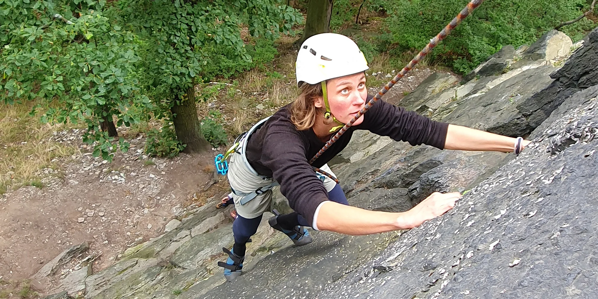 Celodenní lezecký kurz ve skalách až pro 3 osoby