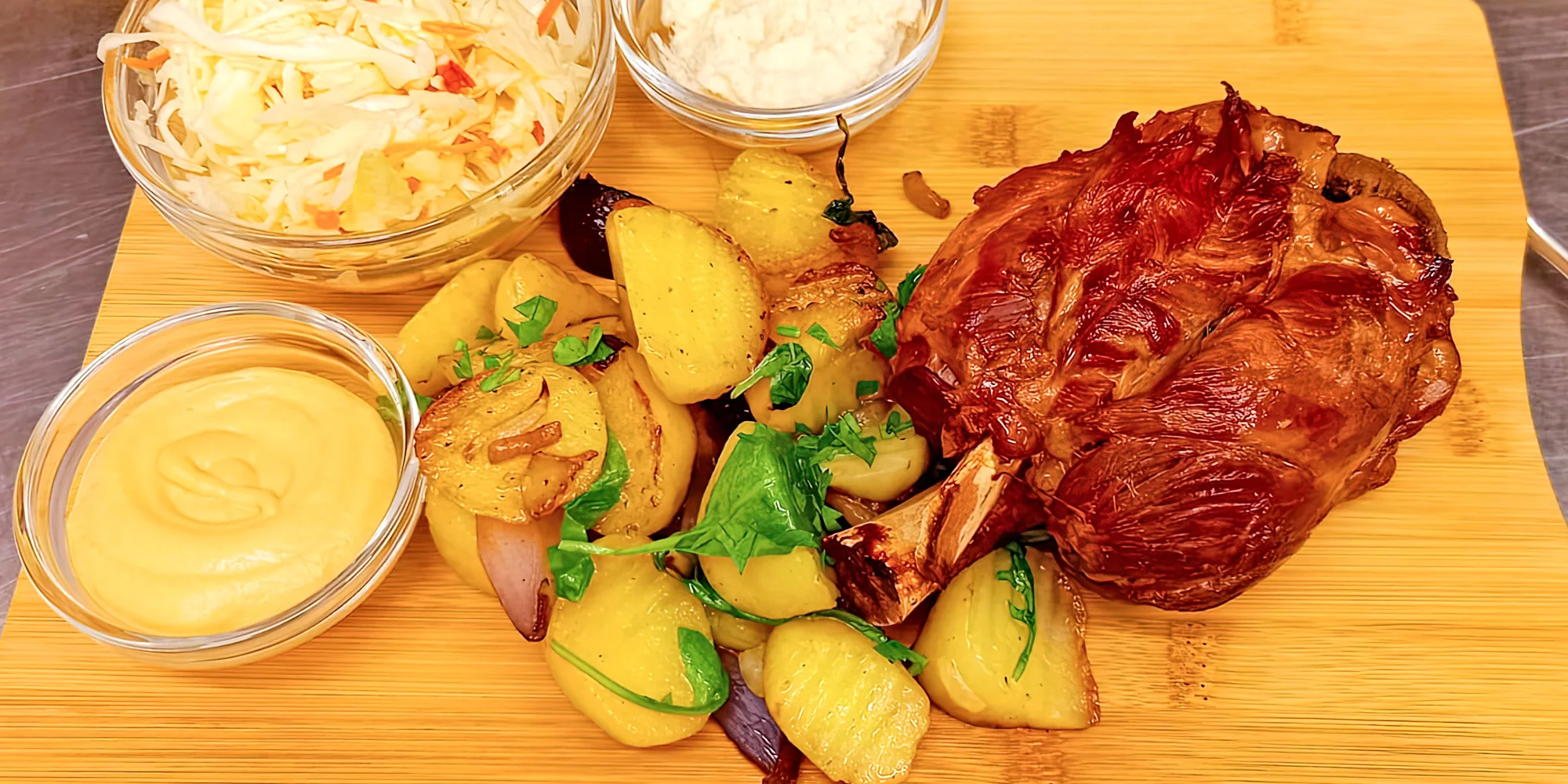 České menu pro dva: polévka, koleno a domácí koláč - Obrázek 4