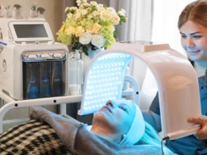 Neinvazivní facelifting obličeje i krku a dekoltu