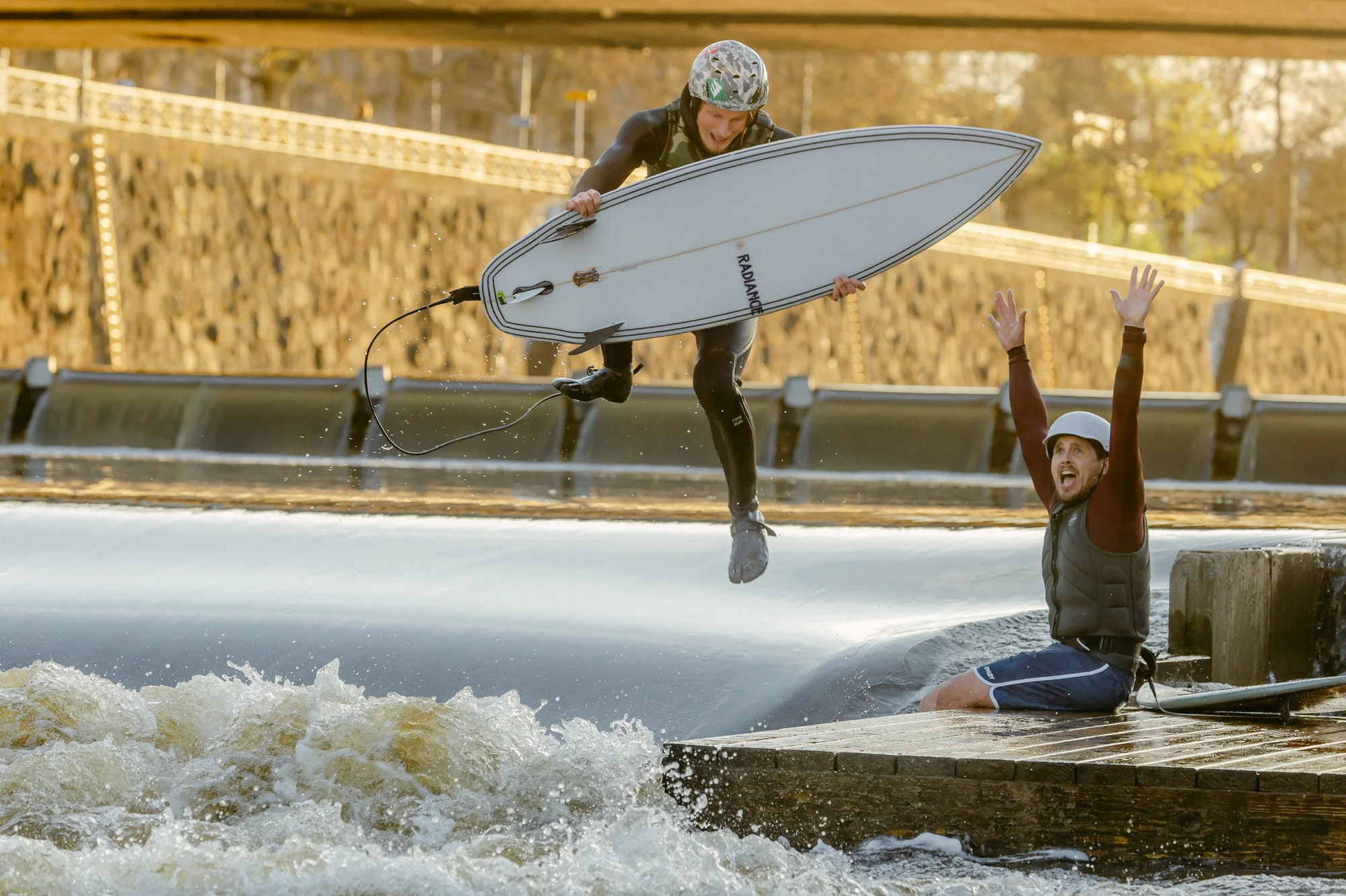 Surfing na Vltavě: 2hod. skupinová lekce vč. vybavení - Obrázek 6
