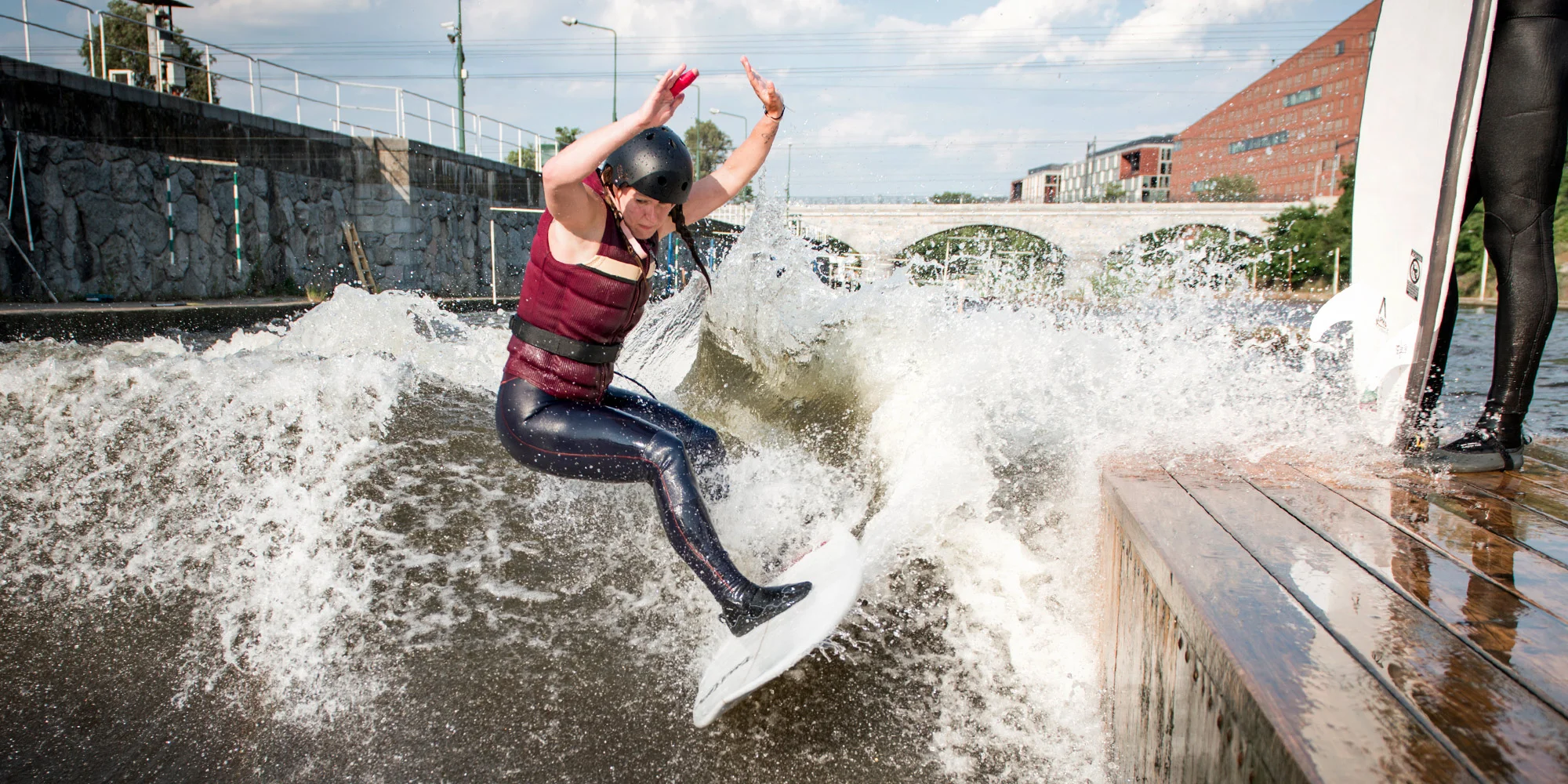 Surfing na Vltavě: 2hod. skupinová lekce vč. vybavení - Obrázek 4