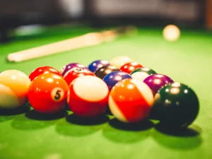 Pivo, kulečník a šipky na hodinu nebo celý večer i lekce s trenérem