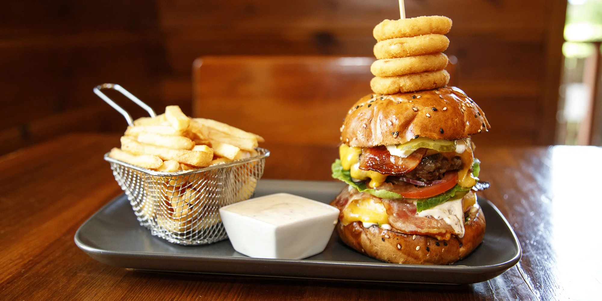 Double Cheese and Bacon Burger, dip i hranolky - Obrázek 3