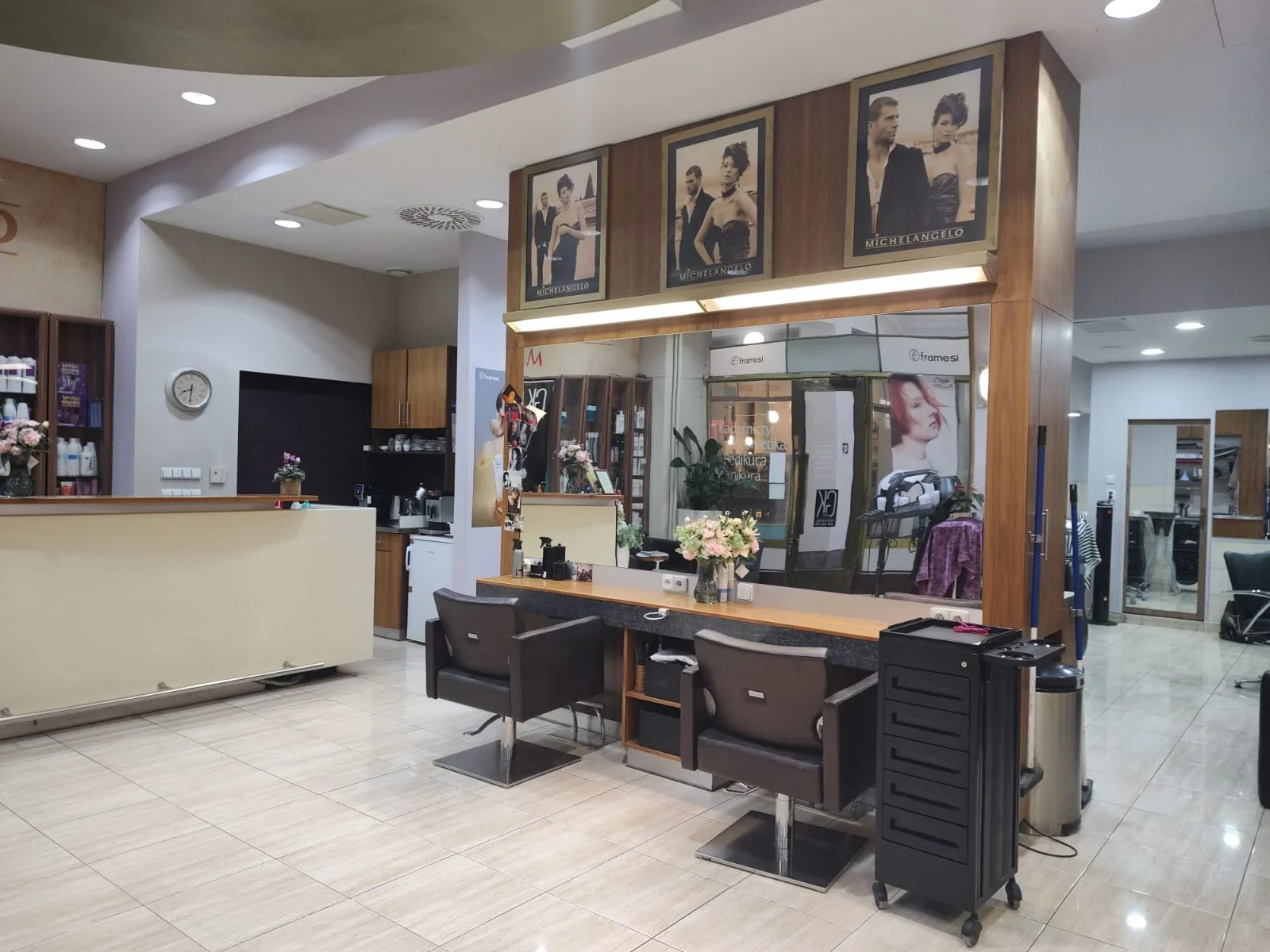 Kadeřnictví na Václavském náměstí: střih, barva i melír - Obrázek 3