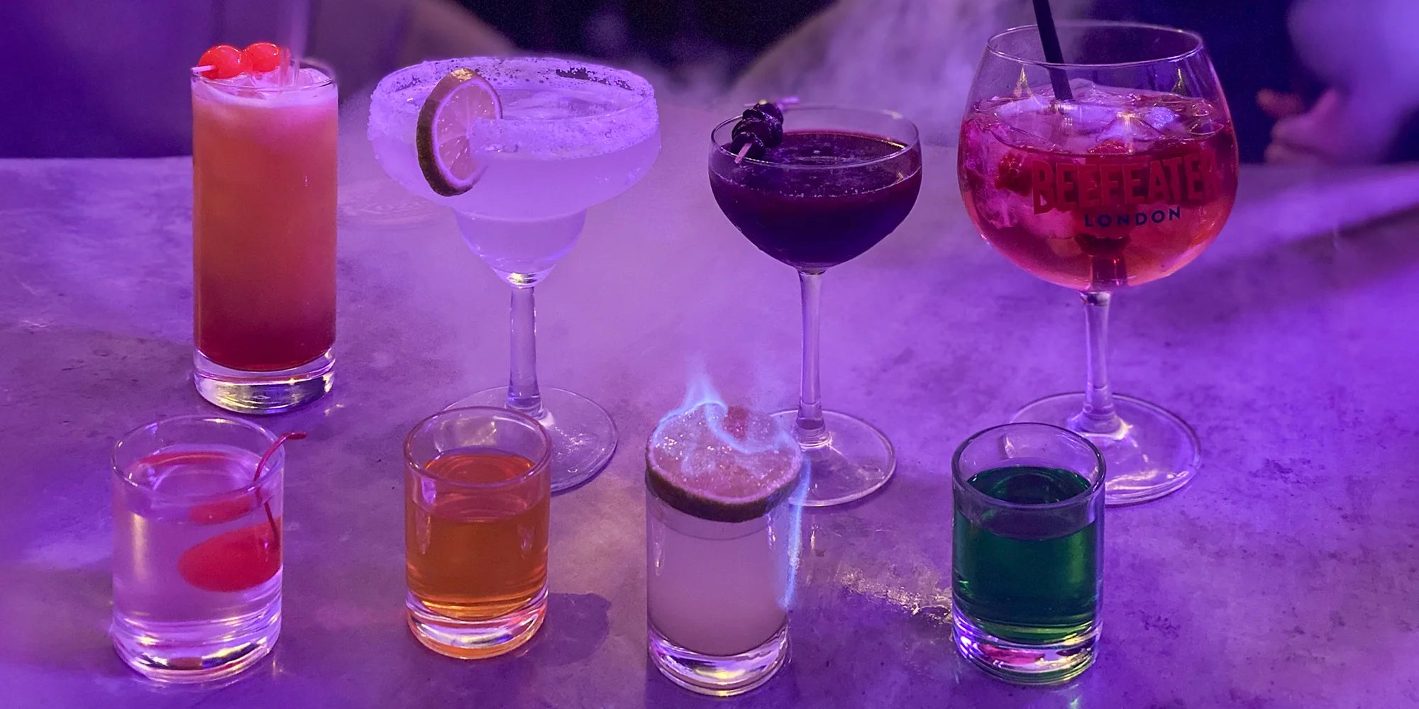 Koktejly, nachos i vodní dýmka s tabákem dle výběru