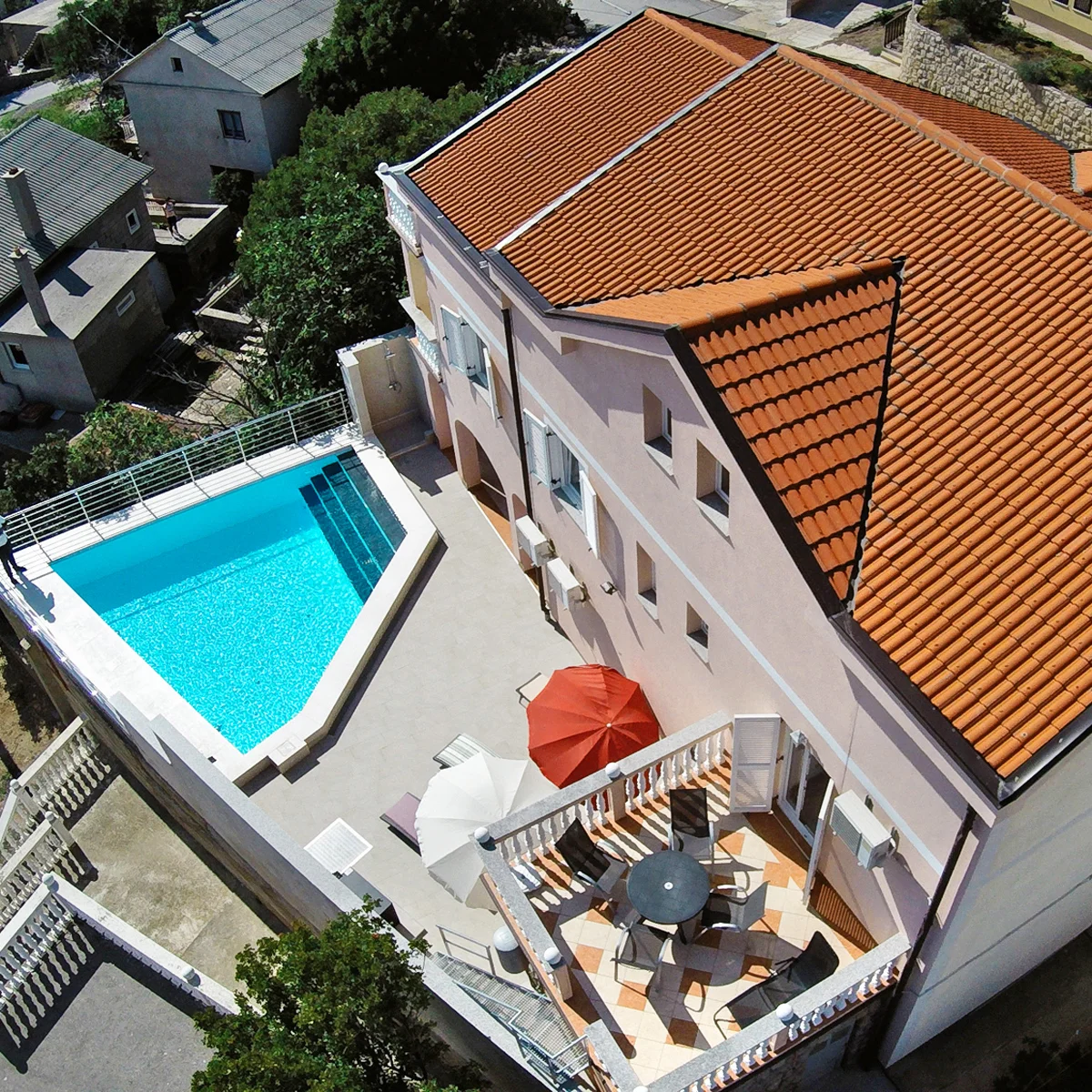 Chorvatsko: apartmány s bazénem, na pláž 400 m - Obrázek 2