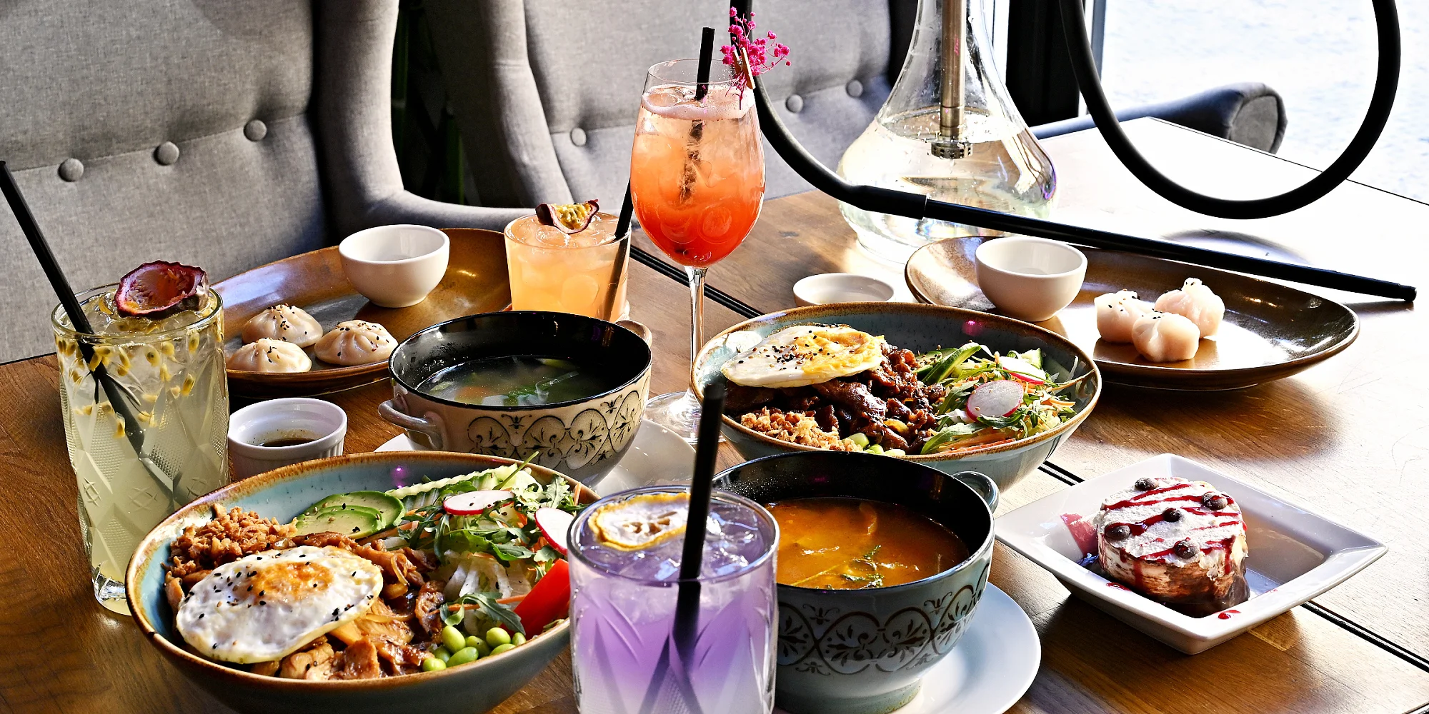 Drinky a shisha či asijské menu pro dva na Vinohradech