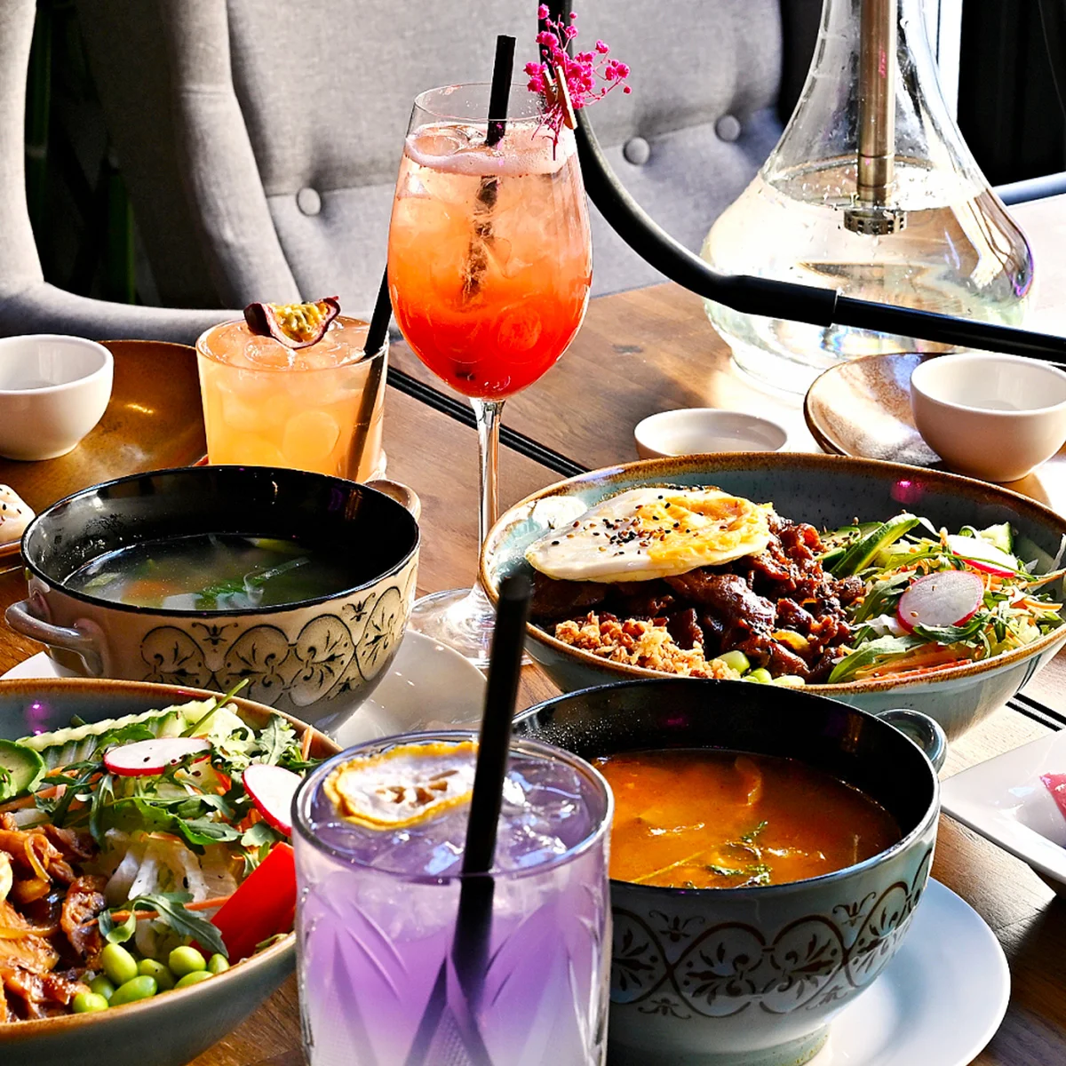 Drinky a shisha či asijské menu pro dva na Vinohradech - Obrázek 2