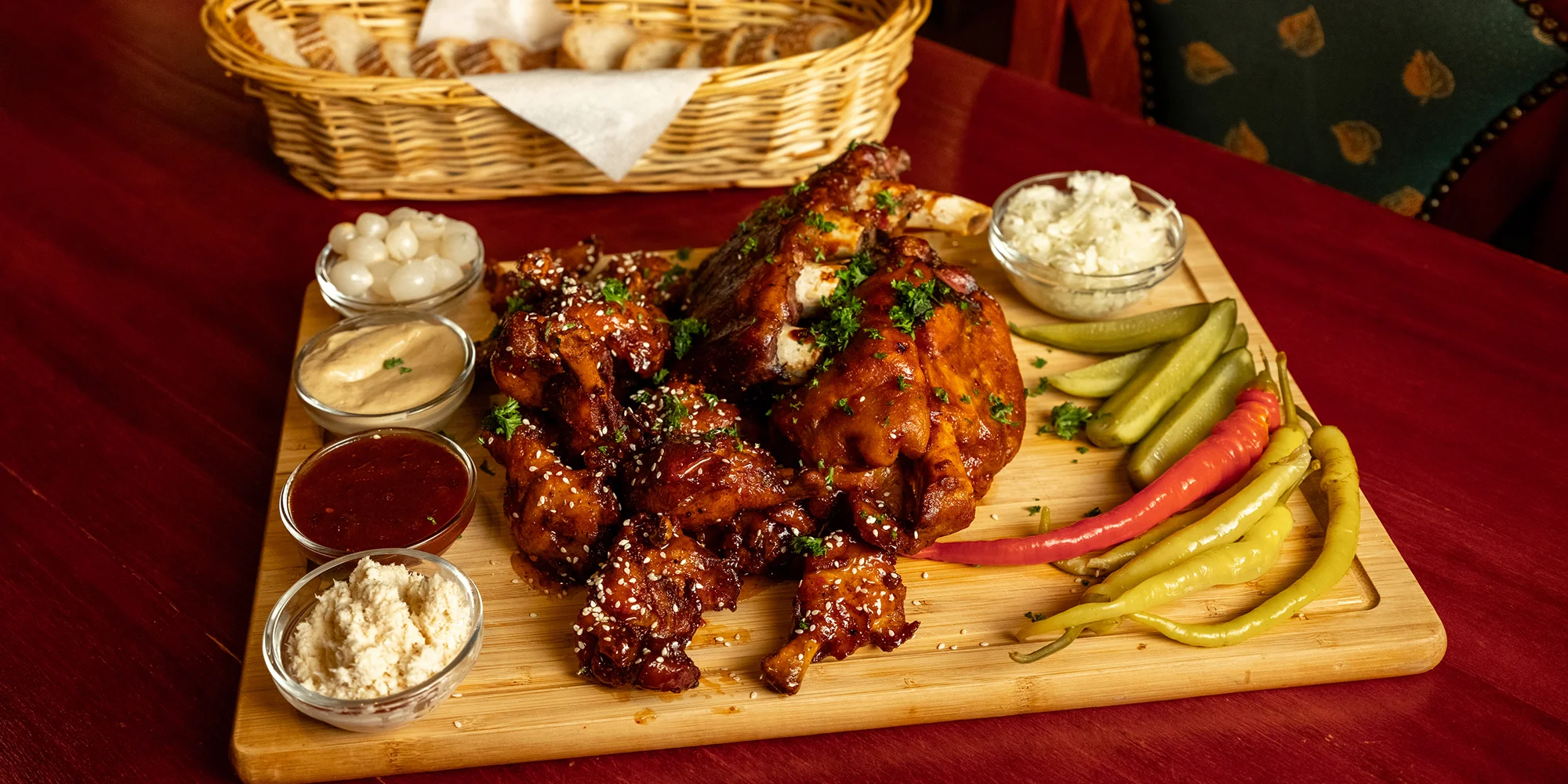 Prkno plné masa o váze 2,25 kg a spousta příloh - Obrázek 3