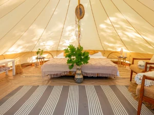 Glamping v Černické oboře u Bechyně se snídaní a saunou