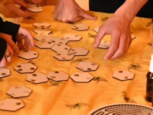 Úniková hra Hledání Zlatého úlu na včelí farmě