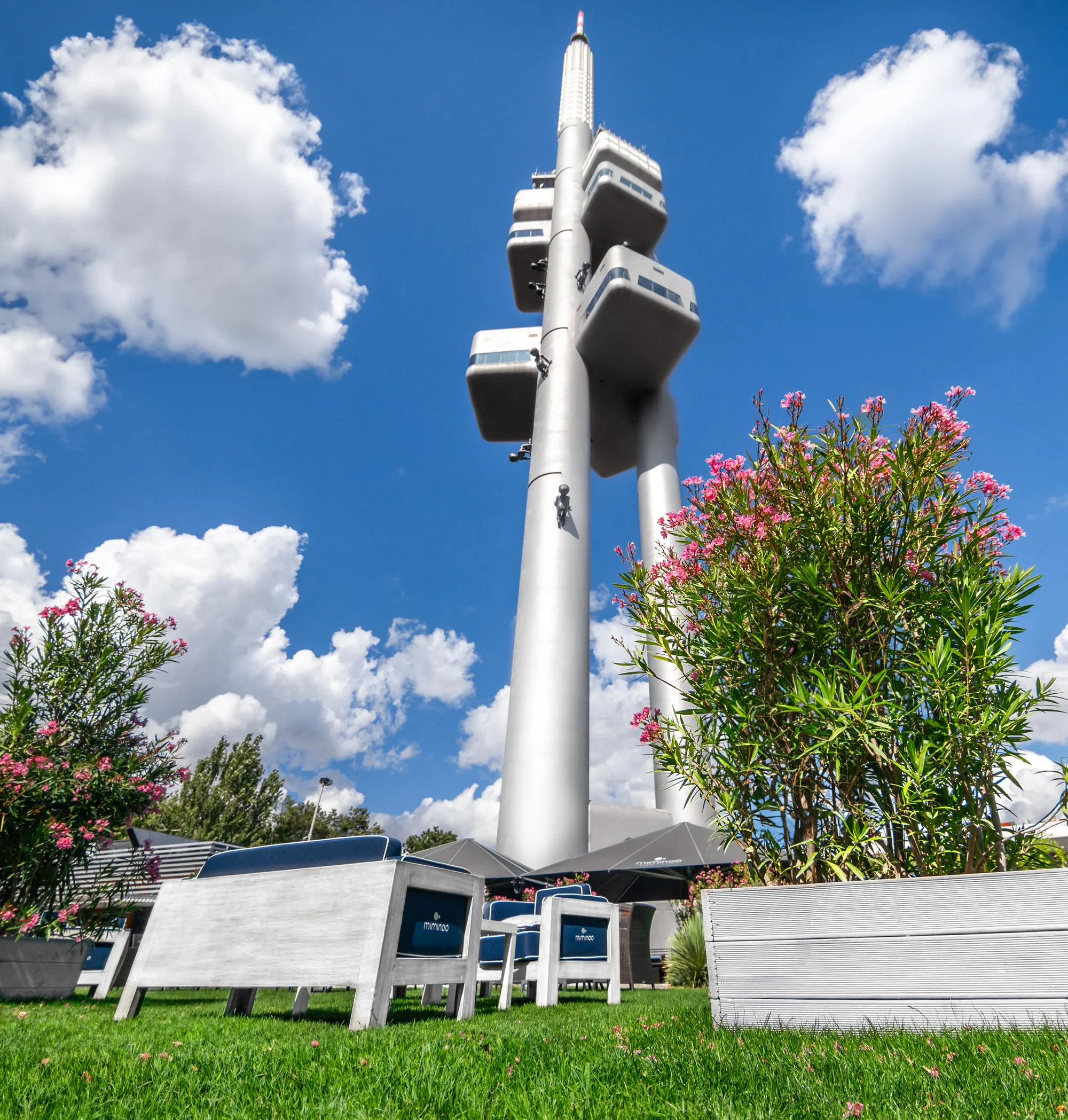 Vstup na Žižkovskou věž a hovězí burger v Miminoo - Obrázek 7