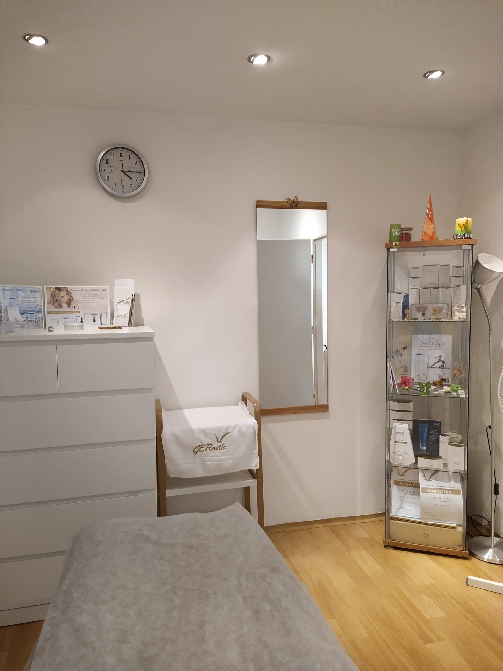 Čištění pleti, masáž obličeje i barvení řas a obočí - Obrázek 3