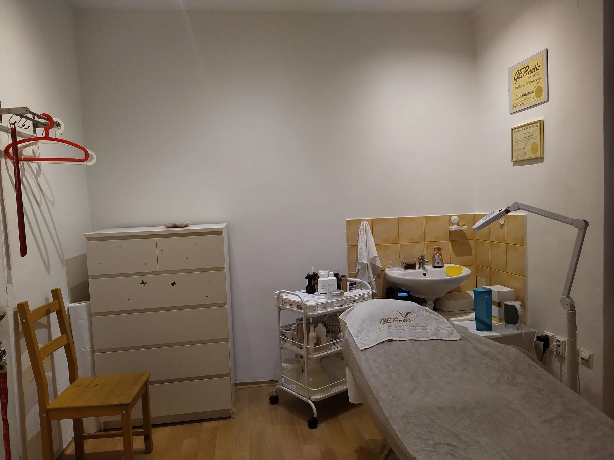 Čištění pleti, masáž obličeje i barvení řas a obočí - Obrázek 4