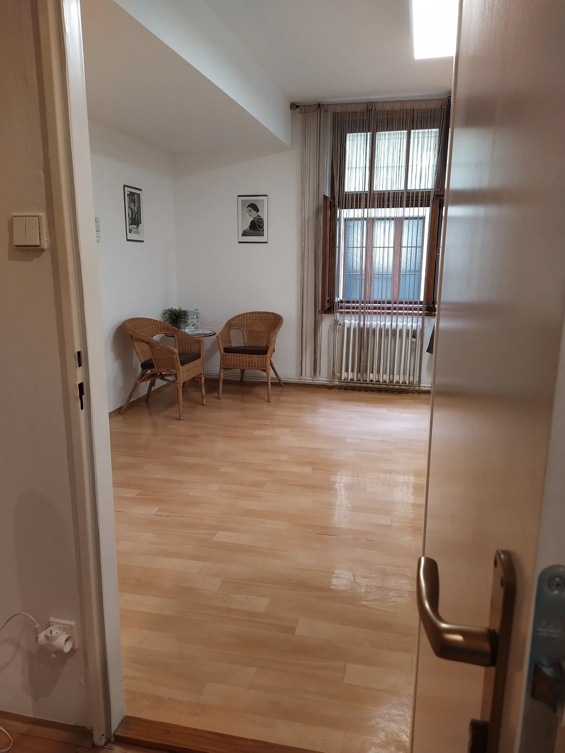 Čištění pleti, masáž obličeje i barvení řas a obočí - Obrázek 9