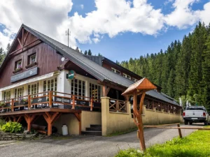Pec pod Sněžkou s jídlem, saunou i tenisem