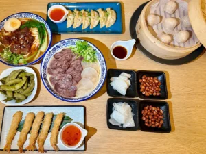 Asijské menu pro 2 osoby: gyoza, ramen aj.