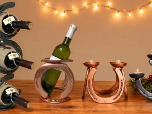 Dárky z podkov: svícen, čtyřlístek, stojan na víno