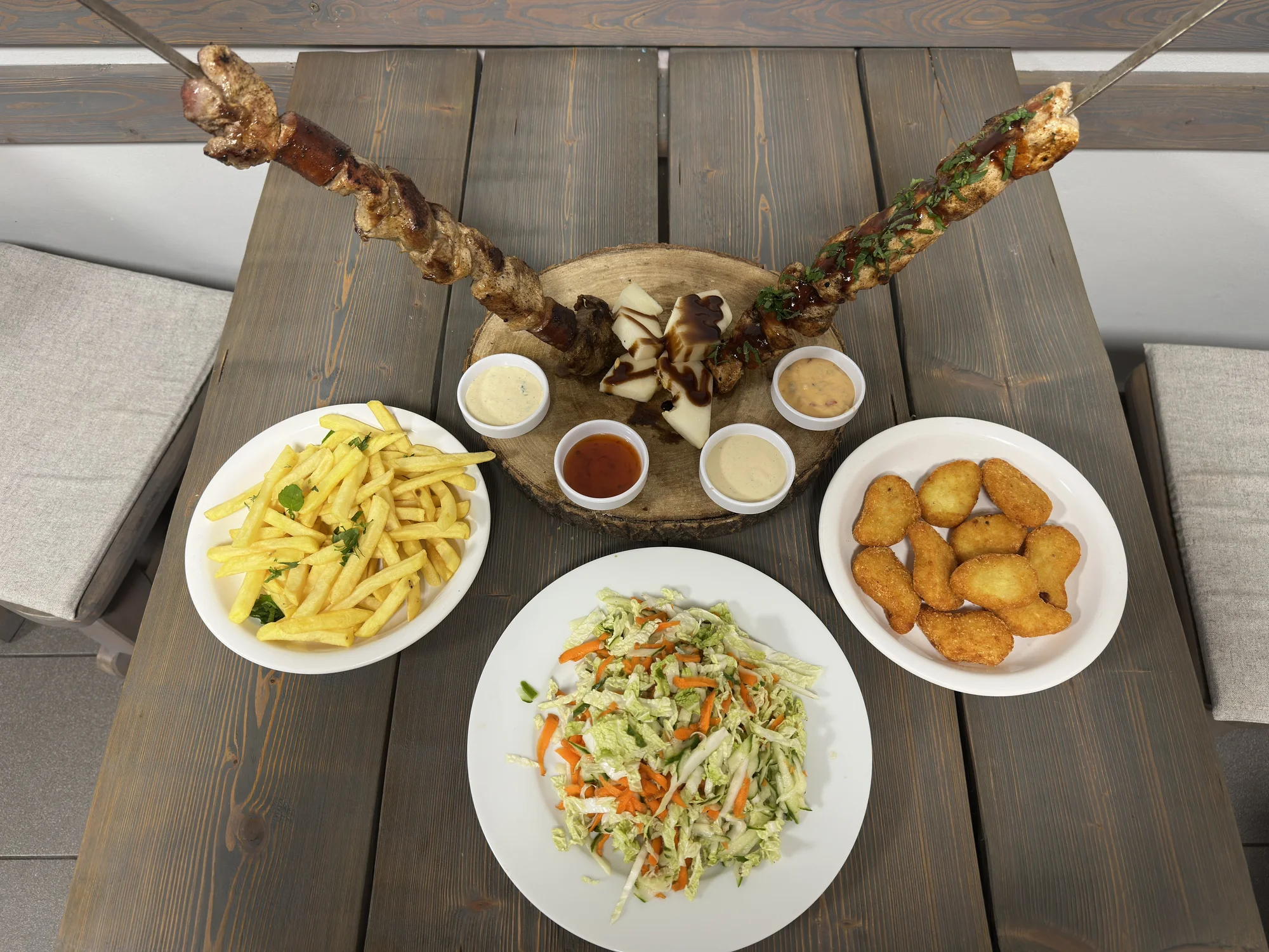 Meče s grilovaným masem i přílohy a omáčky pro dva - Obrázek 6