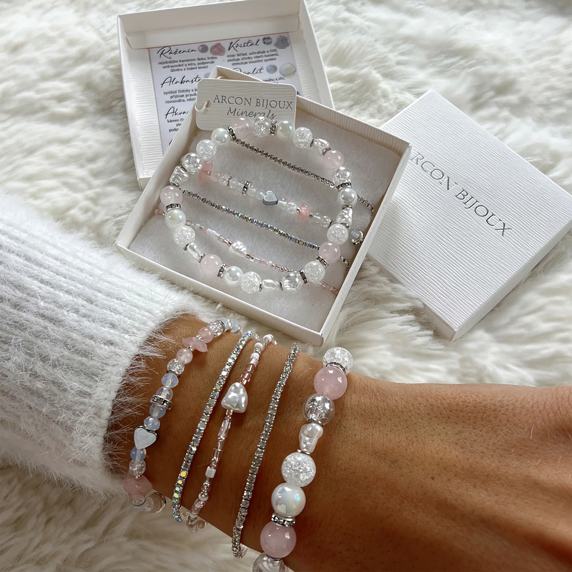 Dámské náramky z minerálů s významem krásy a harmonie - Obrázek 2