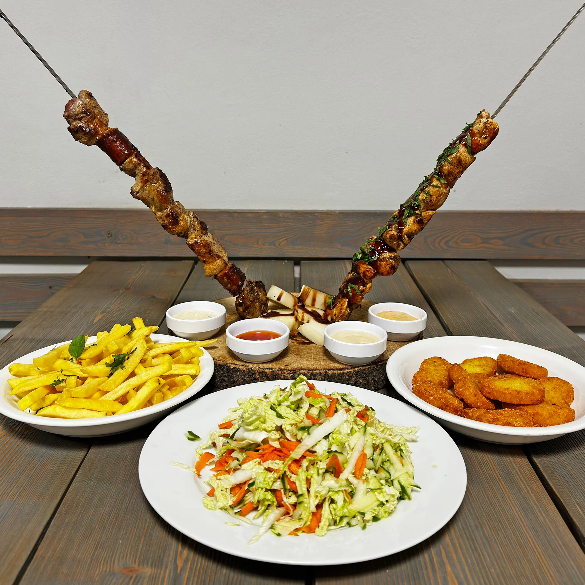 Meče s grilovaným masem i přílohy a omáčky pro dva - Obrázek 2