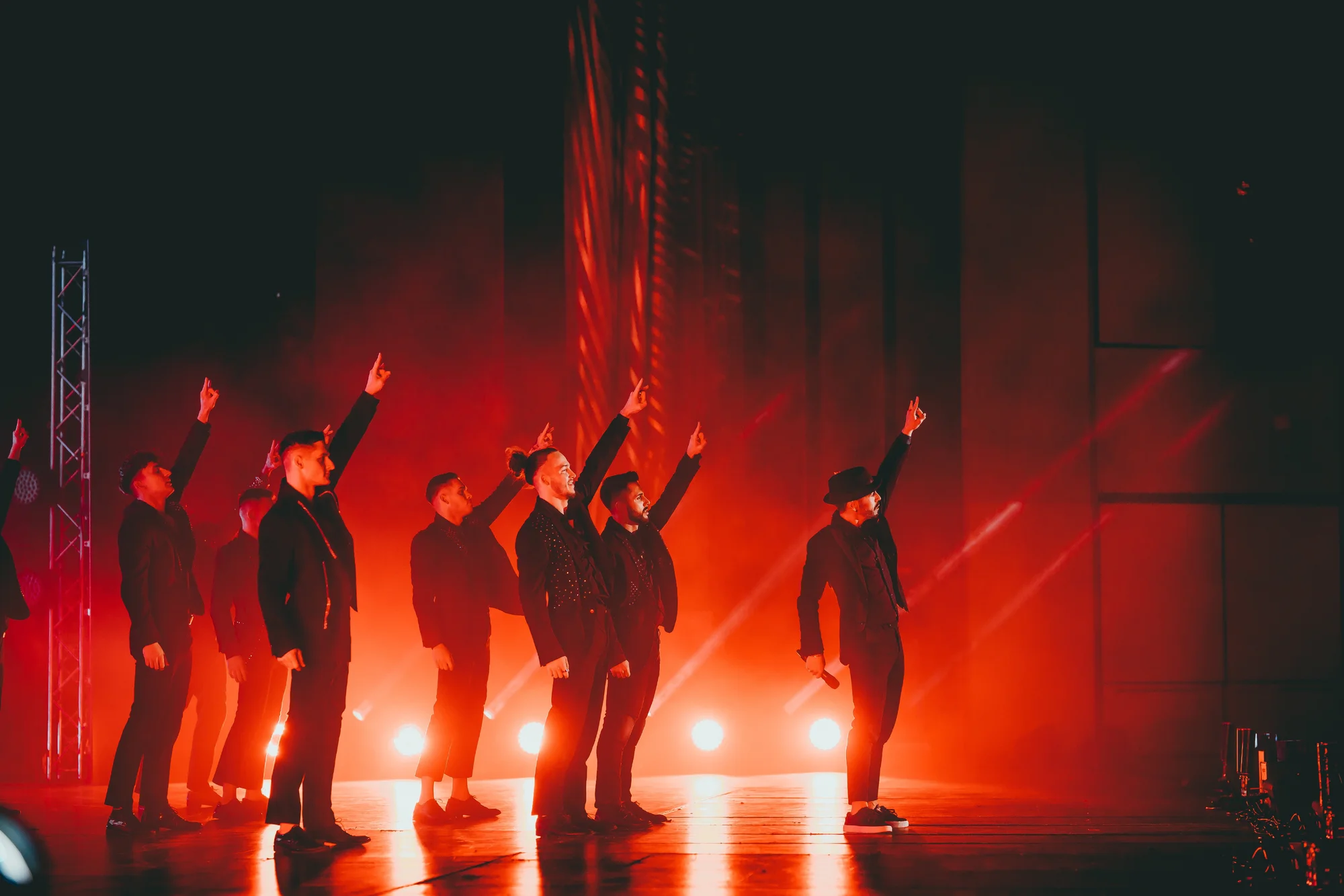 Žhavá 90min. show pánské taneční skupiny v Liberci - Obrázek 5