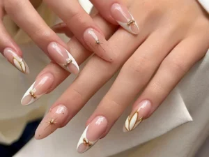 Manikúra a pedikúra: lakování i akrylové či gelové nehty