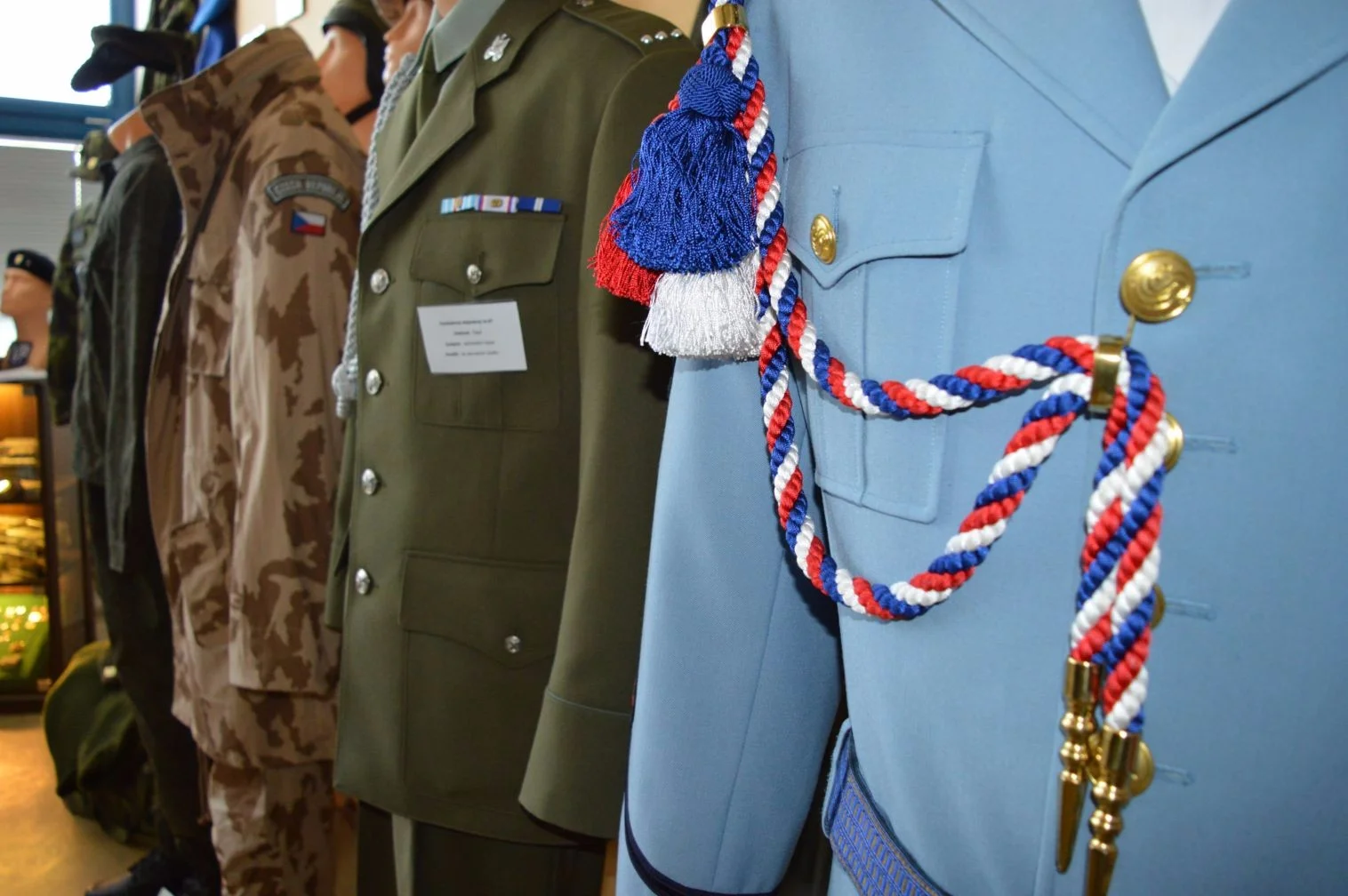 Jízda obrněným transportérem i prohlídka bunkru - Obrázek 7