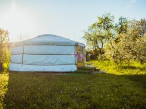 Romantický pobyt u Liptova v originální Jurtě pod Kriváňom s finskou saunou, ohništěm + uvítací balíček