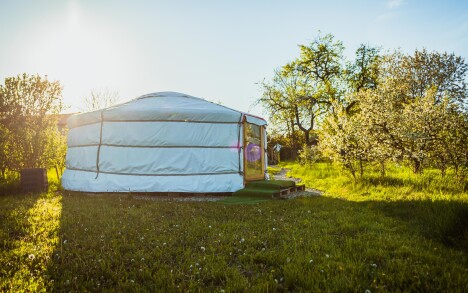 Romantický pobyt u Liptova v originální Jurtě pod Kriváňom s finskou saunou, ohništěm + uvítací balíček