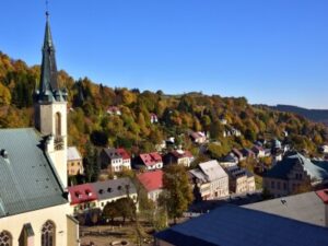 Krušné hory blízko lázní a turistických cílů: Jáchymov v Hotelu Orix se snídaněmi formou bufetu + úschovna kol