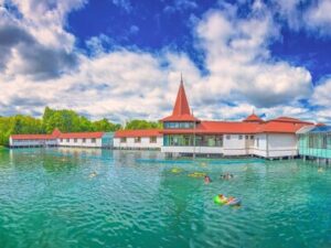 Hévíz jen 100 m od termálního jezera v Hotelu Majerik *** se snídaní a relaxační zahradou + možnost procedur