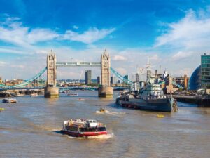 Londýn pro milovníky vojenství + HISTORICKÉ DOKY V PŘÍSTAVU PORTSMOUTH