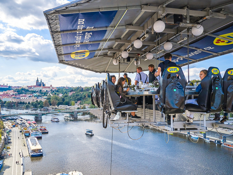 Tapas & Cava ve výšce nad Prahou