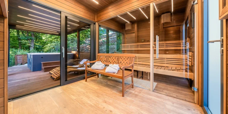 90 min. privátního proskleného wellness s občerstvením pro dva