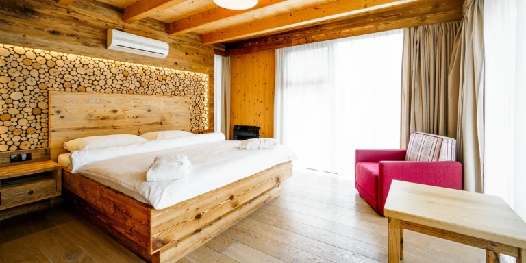 České Budějovice: apartmány, chalety i apartmá s krbem a vířivkou, vč. snídaní a vstupu do sauny