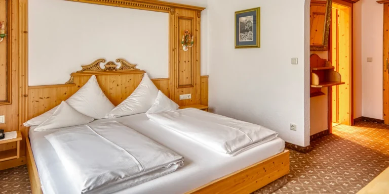 Stubaiské Alpy: horský hotel s polopenzí a saunami až pro 4 osoby